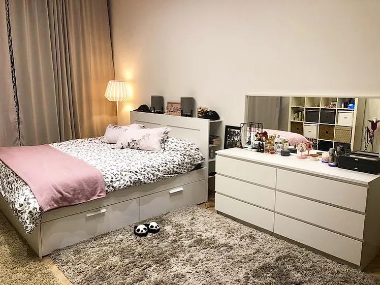37 Rug Under Bed Ideas For A Stylish Bedroom 27 Two Fluffy Carpets Under A Queen Sized Bed With A White Dresser