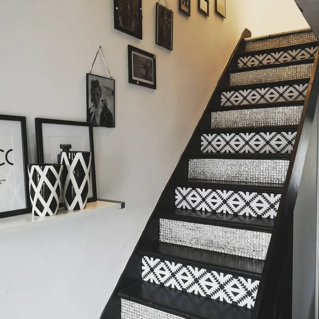 Black Stairs With Risers That Feature A Black And White Pattern Alternating Between Steps