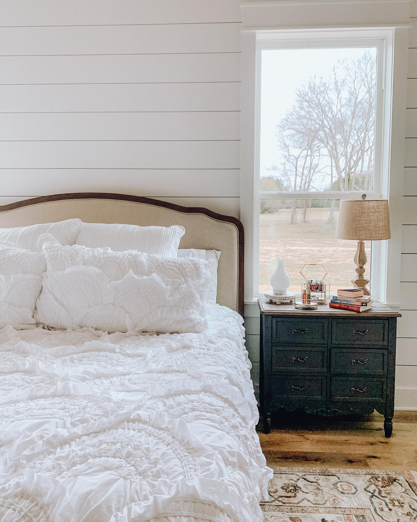 22 Shiplap Bedroom Accent Wall Design Ideas