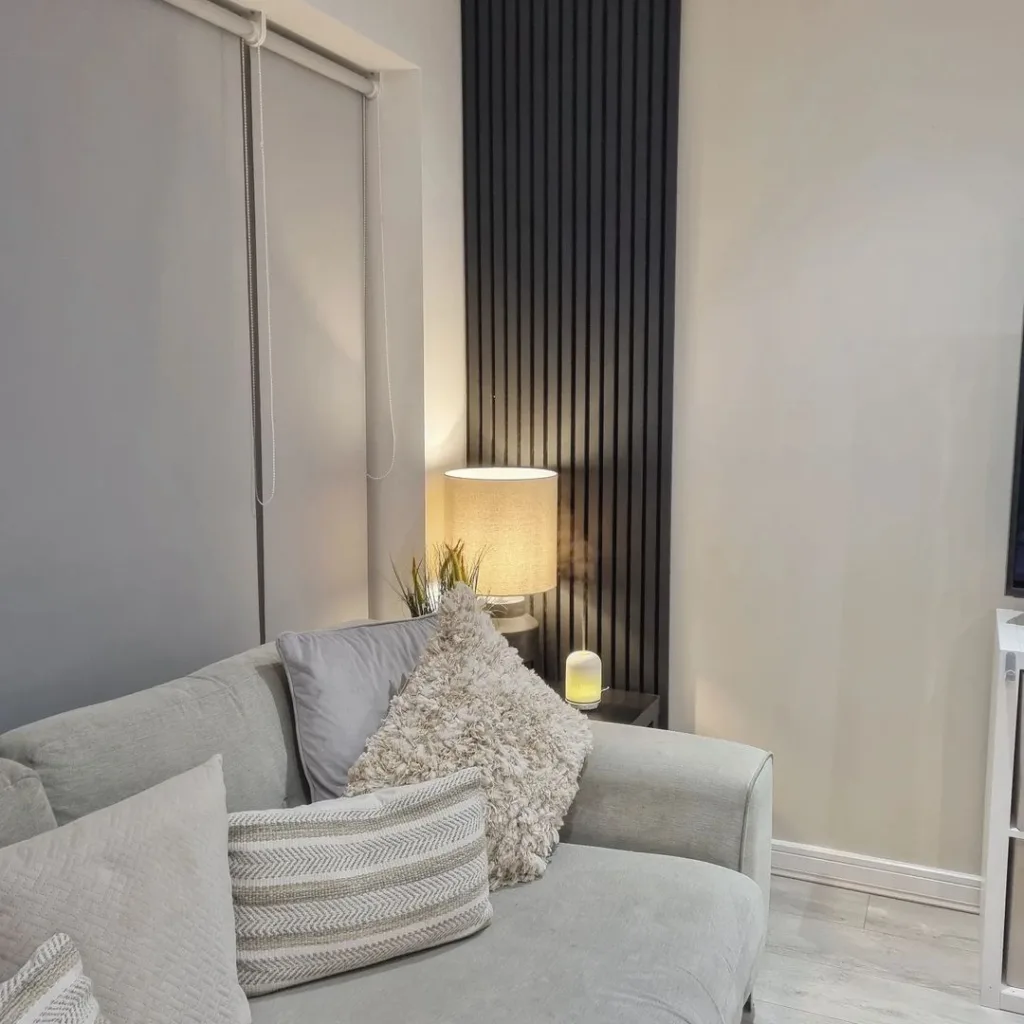 34 Black Accent Wall Ideas For Stunning Contrast 21 A Wood Trim Black Accent Area On A White Wall To Create Contrast
